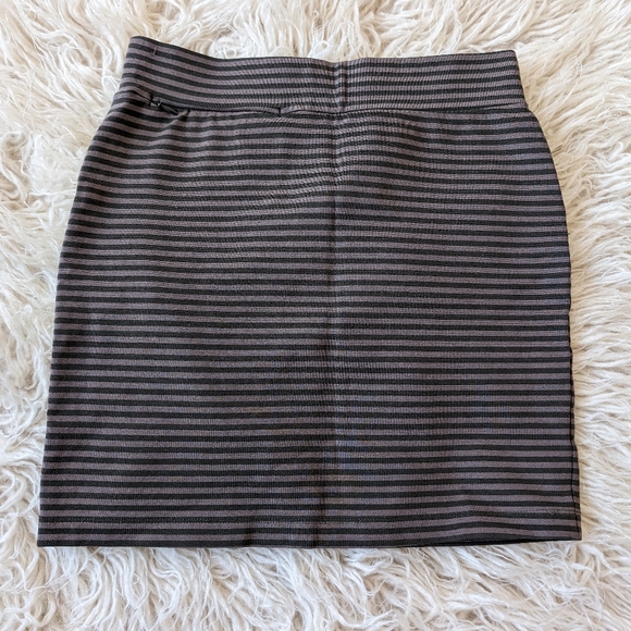 Toad & Co striped mini skirt - Picture 2 of 4